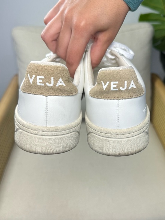 Veja V-12 LEATHER WHITE DUNE Sneakers  Women’s size 7 - Picture 9 of 10